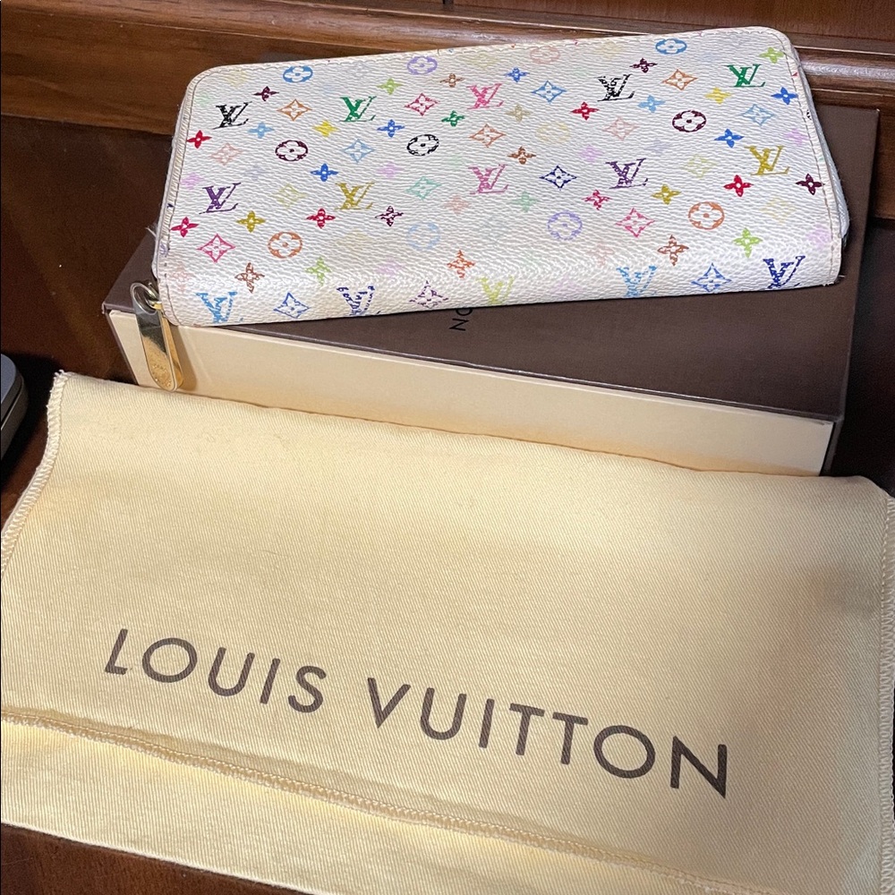 Louis Vuitton White Murakami white  long  Wallet - Picture 16 of 17